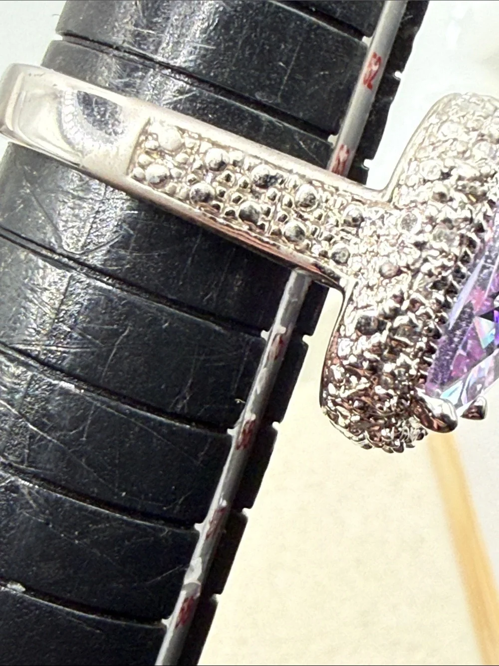 Vintage stunning rhodium plated Silvertone Ring Cushion Cut faceted lilac glass
